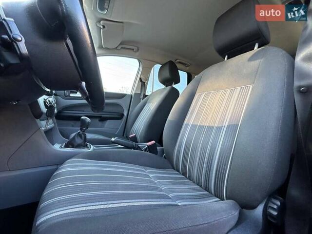 Черный Форд Фокус, объемом двигателя 1.6 л и пробегом 205 тыс. км за 6200 $, фото 14 на Automoto.ua