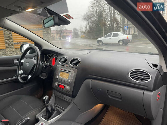 Черный Форд Фокус, объемом двигателя 1.6 л и пробегом 242 тыс. км за 6150 $, фото 9 на Automoto.ua