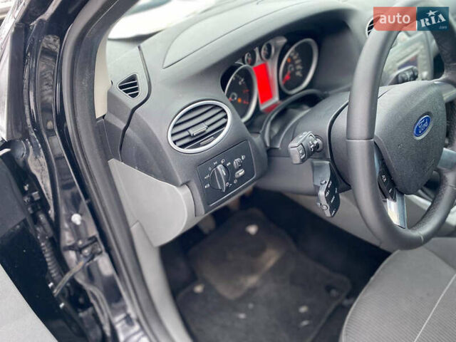 Черный Форд Фокус, объемом двигателя 1.8 л и пробегом 157 тыс. км за 5720 $, фото 20 на Automoto.ua