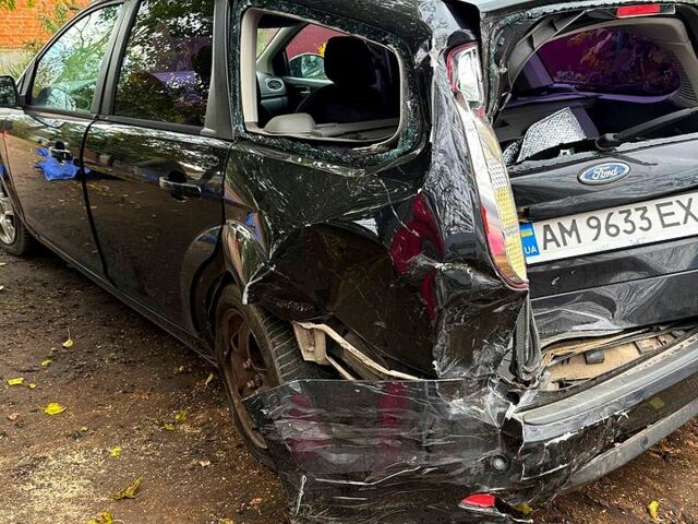 Черный Форд Фокус, объемом двигателя 1.6 л и пробегом 0 тыс. км за 2000 $, фото 3 на Automoto.ua