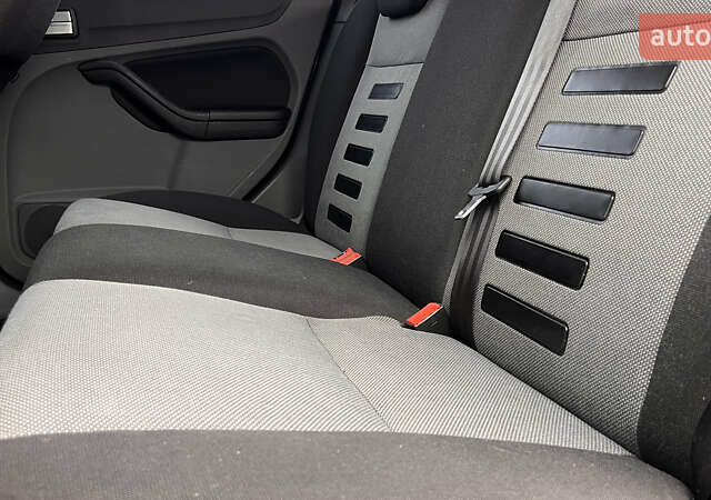 Чорний Форд Фокус, об'ємом двигуна 1.8 л та пробігом 217 тис. км за 5950 $, фото 45 на Automoto.ua