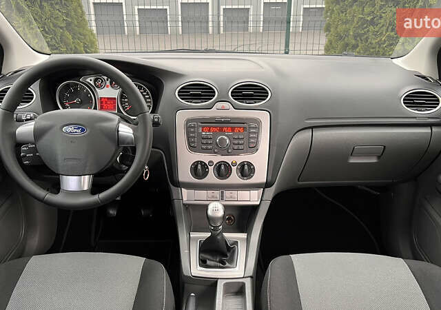 Чорний Форд Фокус, об'ємом двигуна 1.8 л та пробігом 217 тис. км за 5950 $, фото 17 на Automoto.ua