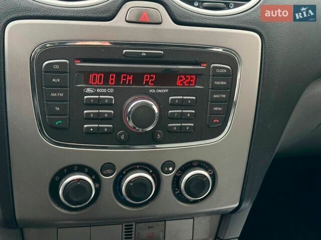 Чорний Форд Фокус, об'ємом двигуна 1.6 л та пробігом 353 тис. км за 5990 $, фото 20 на Automoto.ua