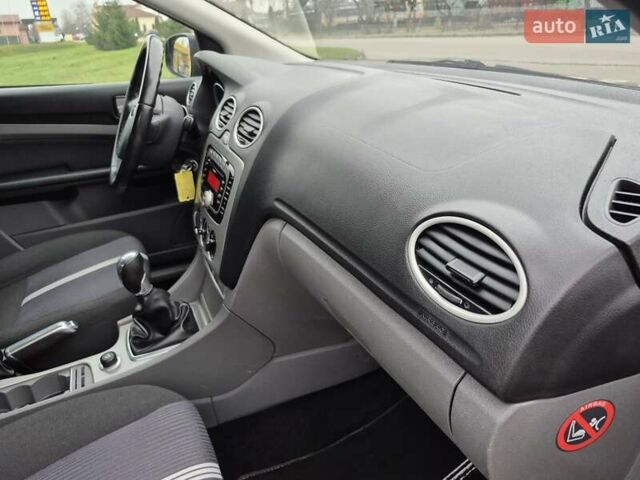 Чорний Форд Фокус, об'ємом двигуна 1.6 л та пробігом 249 тис. км за 6900 $, фото 56 на Automoto.ua