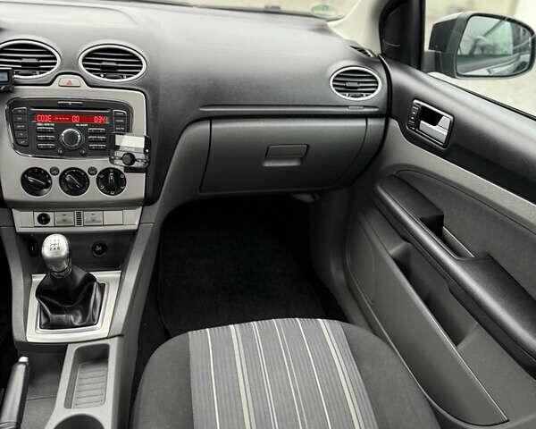 Черный Форд Фокус, объемом двигателя 1.6 л и пробегом 195 тыс. км за 5700 $, фото 97 на Automoto.ua