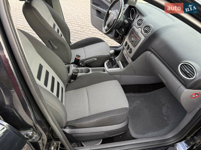 Черный Форд Фокус, объемом двигателя 1.6 л и пробегом 217 тыс. км за 5450 $, фото 22 на Automoto.ua