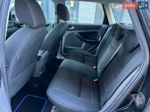 Черный Форд Фокус, объемом двигателя 1.8 л и пробегом 180 тыс. км за 5590 $, фото 18 на Automoto.ua