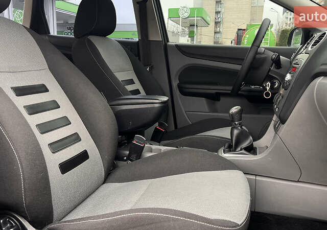 Чорний Форд Фокус, об'ємом двигуна 1.8 л та пробігом 217 тис. км за 5950 $, фото 38 на Automoto.ua