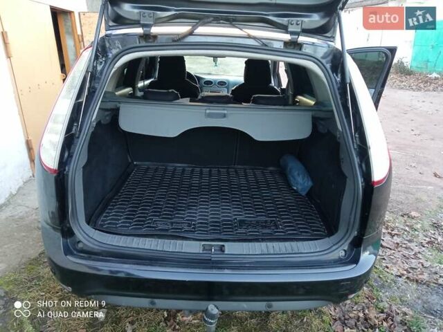 Черный Форд Фокус, объемом двигателя 1.6 л и пробегом 242 тыс. км за 5800 $, фото 10 на Automoto.ua