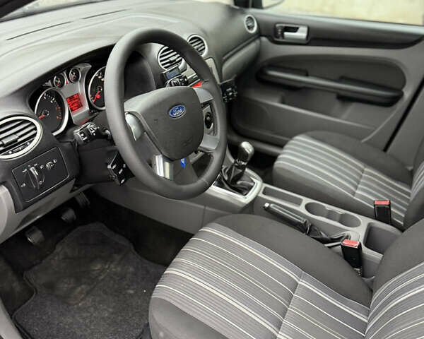 Черный Форд Фокус, объемом двигателя 1.6 л и пробегом 195 тыс. км за 5700 $, фото 103 на Automoto.ua