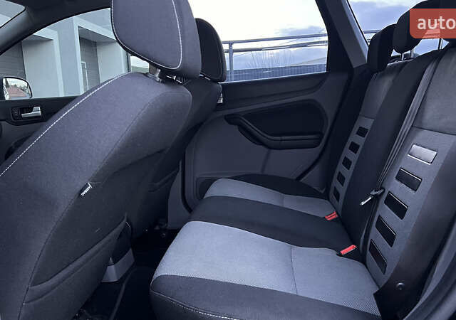 Черный Форд Фокус, объемом двигателя 1.8 л и пробегом 218 тыс. км за 5799 $, фото 47 на Automoto.ua