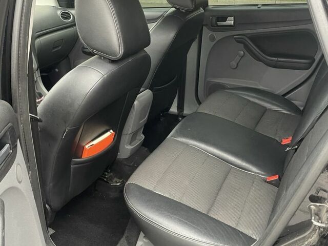 Черный Форд Фокус, объемом двигателя 1.6 л и пробегом 307 тыс. км за 5300 $, фото 17 на Automoto.ua