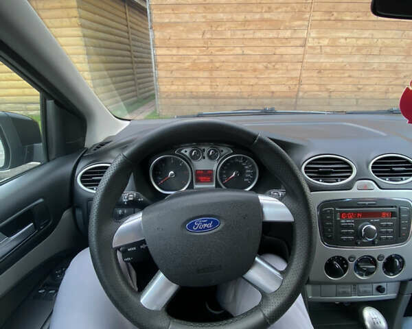 Черный Форд Фокус, объемом двигателя 1.6 л и пробегом 255 тыс. км за 5500 $, фото 4 на Automoto.ua