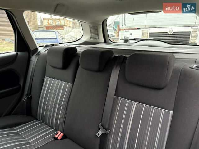 Чорний Форд Фокус, об'ємом двигуна 1.6 л та пробігом 233 тис. км за 6000 $, фото 26 на Automoto.ua