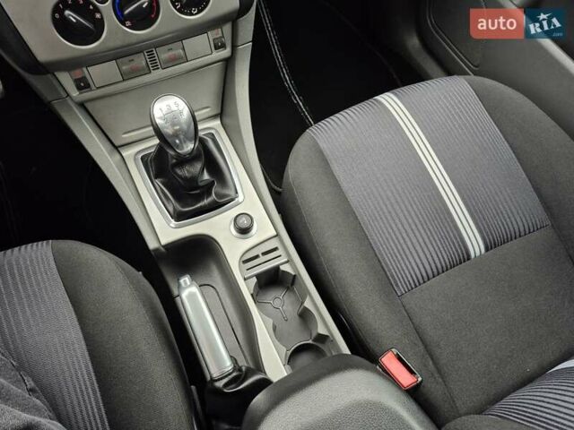 Чорний Форд Фокус, об'ємом двигуна 1.6 л та пробігом 249 тис. км за 6900 $, фото 42 на Automoto.ua