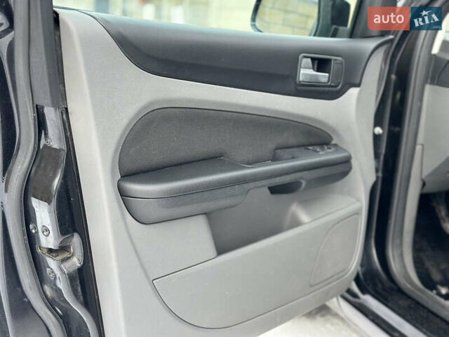 Черный Форд Фокус, объемом двигателя 1.8 л и пробегом 210 тыс. км за 5450 $, фото 26 на Automoto.ua