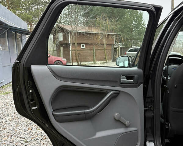 Черный Форд Фокус, объемом двигателя 1.6 л и пробегом 233 тыс. км за 5900 $, фото 22 на Automoto.ua