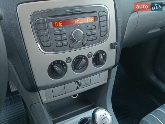 Черный Форд Фокус, объемом двигателя 1.6 л и пробегом 252 тыс. км за 5599 $, фото 32 на Automoto.ua