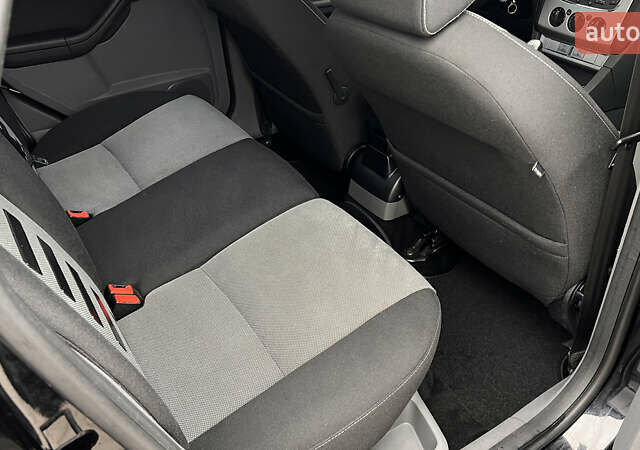 Чорний Форд Фокус, об'ємом двигуна 1.8 л та пробігом 217 тис. км за 5950 $, фото 40 на Automoto.ua