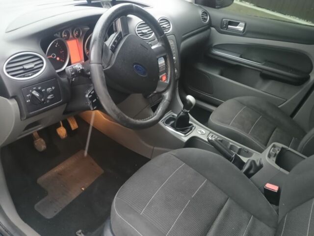 Черный Форд Фокус, объемом двигателя 1.6 л и пробегом 280 тыс. км за 4400 $, фото 7 на Automoto.ua