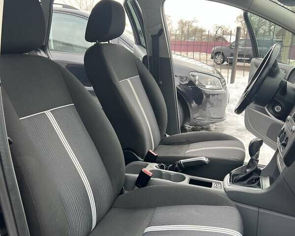 Черный Форд Фокус, объемом двигателя 1.6 л и пробегом 220 тыс. км за 6400 $, фото 15 на Automoto.ua