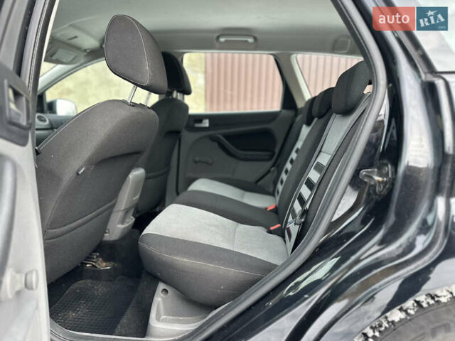 Черный Форд Фокус, объемом двигателя 1.8 л и пробегом 210 тыс. км за 5450 $, фото 29 на Automoto.ua