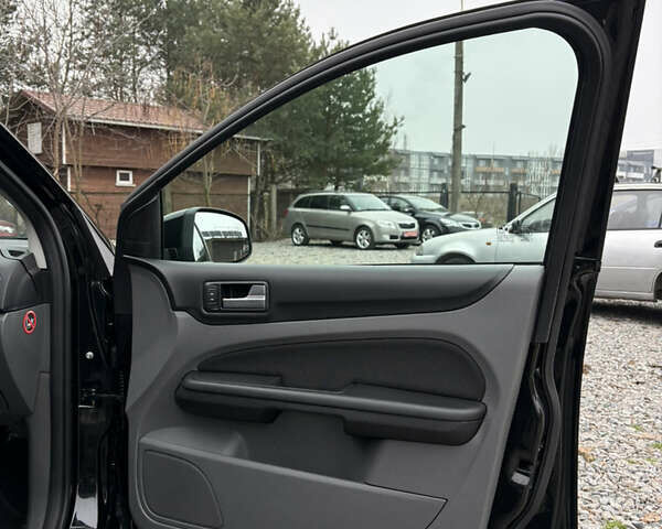 Чорний Форд Фокус, об'ємом двигуна 1.6 л та пробігом 233 тис. км за 6000 $, фото 35 на Automoto.ua