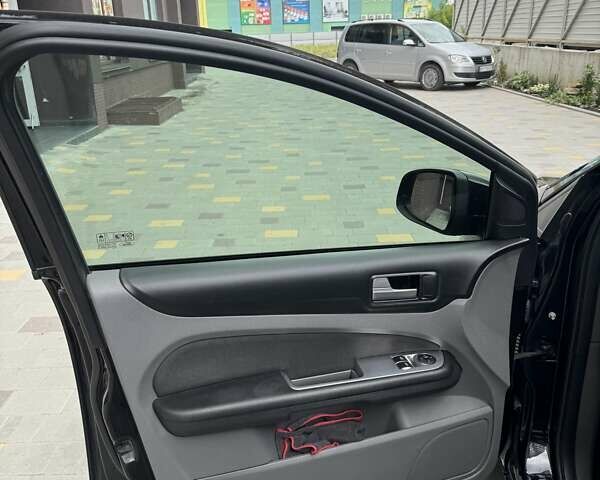 Черный Форд Фокус, объемом двигателя 1.56 л и пробегом 290 тыс. км за 5400 $, фото 12 на Automoto.ua