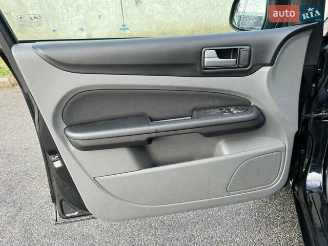 Чорний Форд Фокус, об'ємом двигуна 1.6 л та пробігом 208 тис. км за 6500 $, фото 7 на Automoto.ua