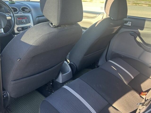 Чорний Форд Фокус, об'ємом двигуна 1.6 л та пробігом 193 тис. км за 6450 $, фото 5 на Automoto.ua