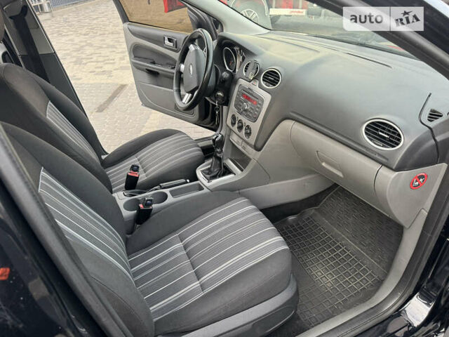 Черный Форд Фокус, объемом двигателя 1.6 л и пробегом 293 тыс. км за 6000 $, фото 15 на Automoto.ua