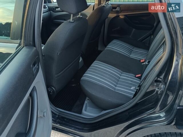 Черный Форд Фокус, объемом двигателя 1.6 л и пробегом 252 тыс. км за 5599 $, фото 42 на Automoto.ua