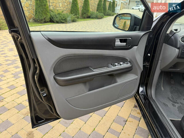 Черный Форд Фокус, объемом двигателя 1.6 л и пробегом 216 тыс. км за 5650 $, фото 16 на Automoto.ua