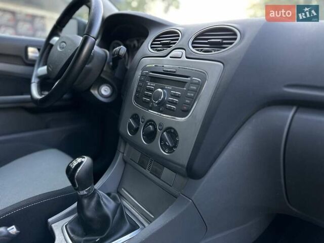 Чорний Форд Фокус, об'ємом двигуна 1.6 л та пробігом 205 тис. км за 5999 $, фото 4 на Automoto.ua