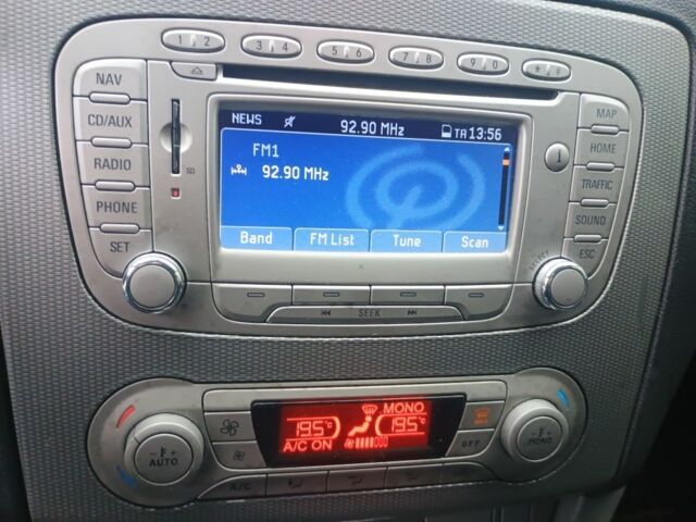 Черный Форд Фокус, объемом двигателя 1.6 л и пробегом 280 тыс. км за 4400 $, фото 4 на Automoto.ua