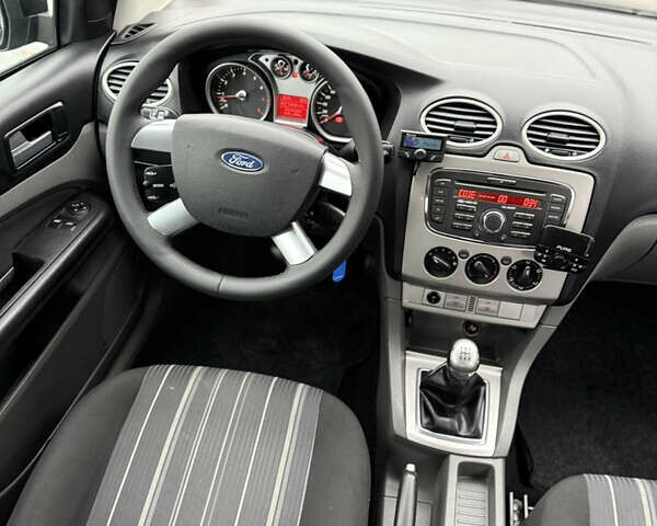 Черный Форд Фокус, объемом двигателя 1.6 л и пробегом 195 тыс. км за 5700 $, фото 95 на Automoto.ua