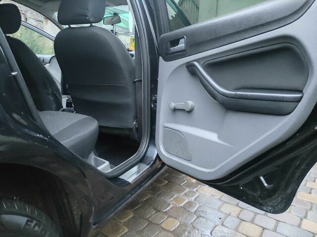 Черный Форд Фокус, объемом двигателя 1.6 л и пробегом 300 тыс. км за 5700 $, фото 7 на Automoto.ua