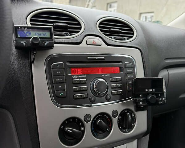 Черный Форд Фокус, объемом двигателя 1.6 л и пробегом 195 тыс. км за 5700 $, фото 108 на Automoto.ua