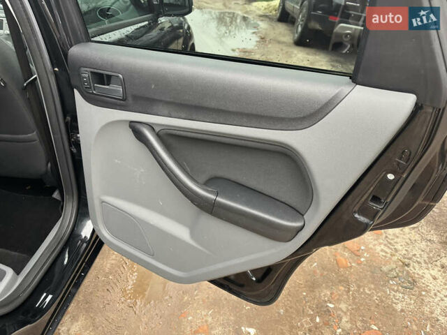 Чорний Форд Фокус, об'ємом двигуна 1.6 л та пробігом 222 тис. км за 6550 $, фото 48 на Automoto.ua