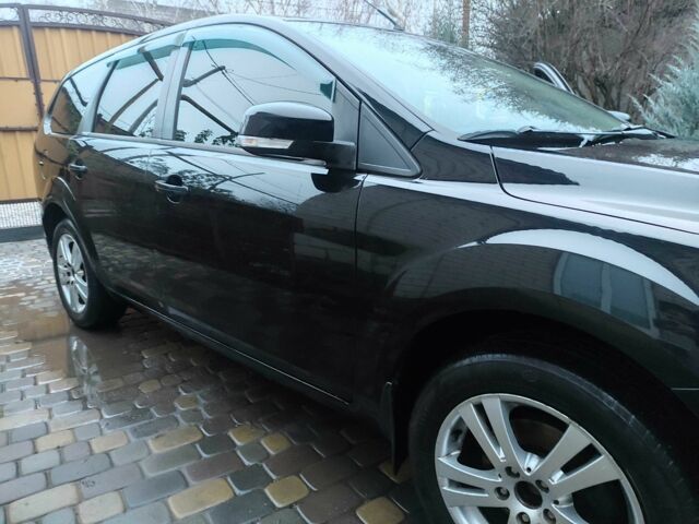 Черный Форд Фокус, объемом двигателя 1.6 л и пробегом 300 тыс. км за 5700 $, фото 1 на Automoto.ua