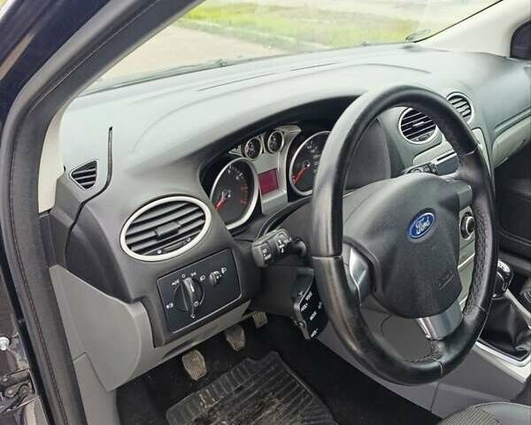 Черный Форд Фокус, объемом двигателя 1.8 л и пробегом 170 тыс. км за 6400 $, фото 14 на Automoto.ua
