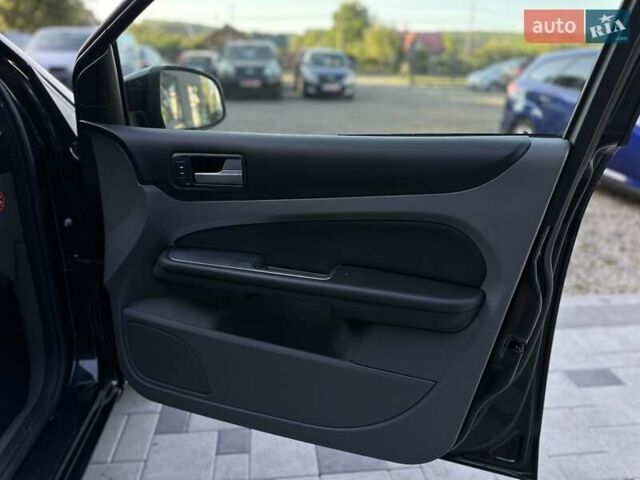 Чорний Форд Фокус, об'ємом двигуна 1.6 л та пробігом 205 тис. км за 5999 $, фото 6 на Automoto.ua