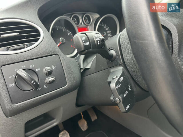 Чорний Форд Фокус, об'ємом двигуна 1.6 л та пробігом 222 тис. км за 6550 $, фото 41 на Automoto.ua