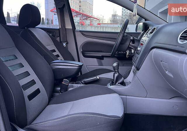 Черный Форд Фокус, объемом двигателя 1.8 л и пробегом 218 тыс. км за 5799 $, фото 43 на Automoto.ua