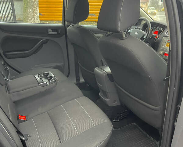 Черный Форд Фокус, объемом двигателя 1.6 л и пробегом 242 тыс. км за 6150 $, фото 11 на Automoto.ua