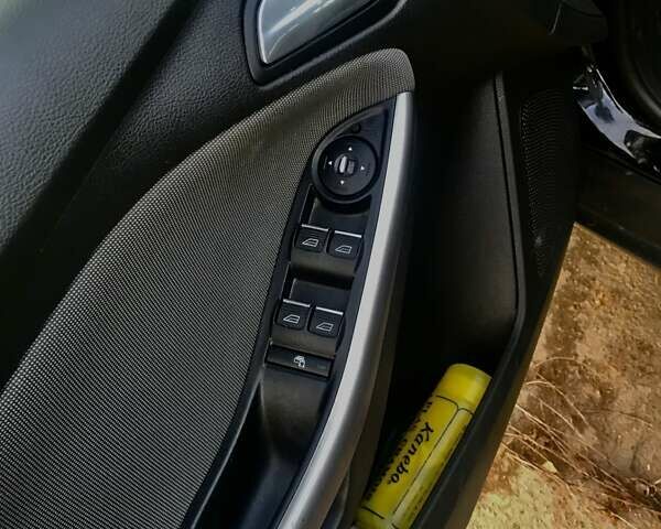 Чорний Форд Фокус, об'ємом двигуна 1.6 л та пробігом 282 тис. км за 6900 $, фото 18 на Automoto.ua