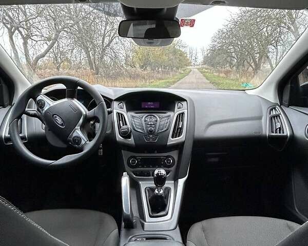 Черный Форд Фокус, объемом двигателя 1.6 л и пробегом 205 тыс. км за 8200 $, фото 2 на Automoto.ua