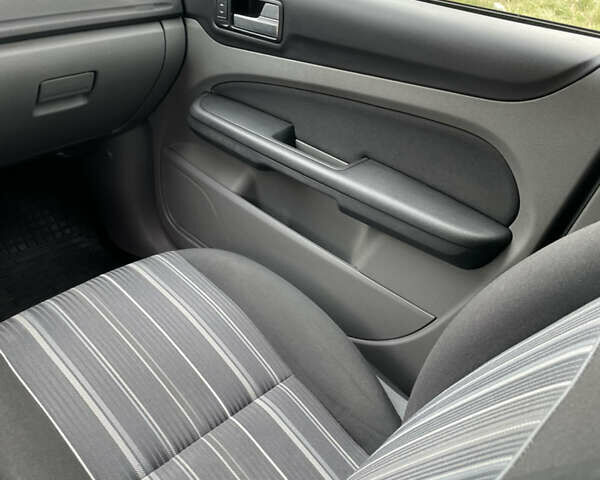 Черный Форд Фокус, объемом двигателя 1.56 л и пробегом 333 тыс. км за 6500 $, фото 10 на Automoto.ua