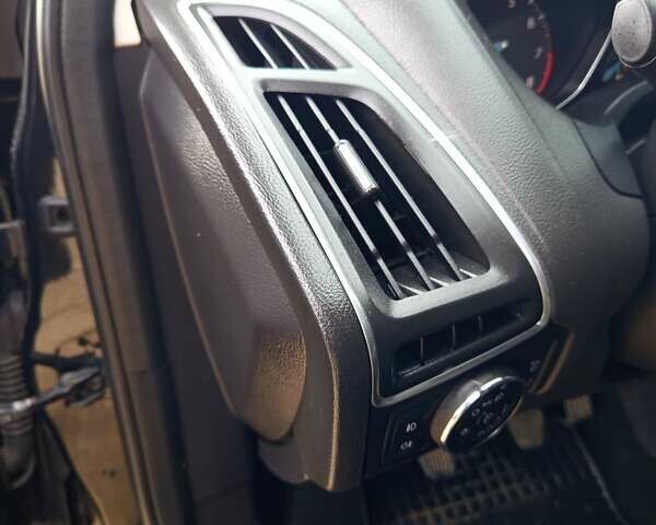 Черный Форд Фокус, объемом двигателя 1.6 л и пробегом 188 тыс. км за 8600 $, фото 58 на Automoto.ua