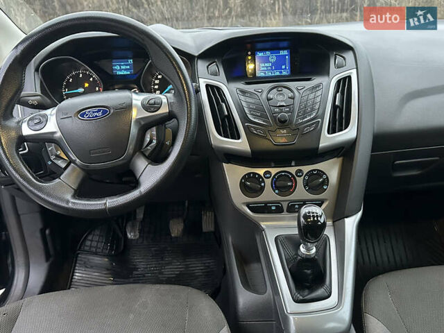 Черный Форд Фокус, объемом двигателя 1.6 л и пробегом 233 тыс. км за 6400 $, фото 1 на Automoto.ua